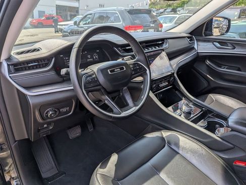 Certified 2023 Jeep Grand Cherokee Limited w/ Black Appearance Package AWD/4WD image 13