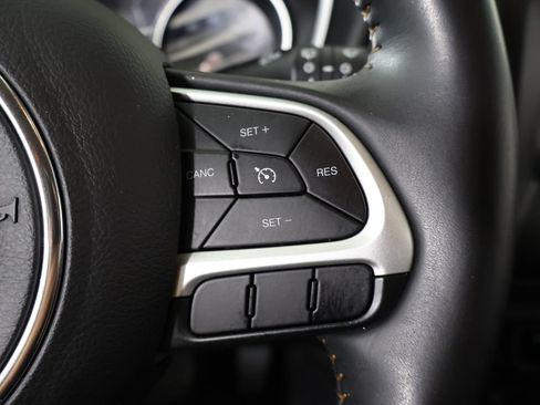 Used 2019 Jeep Compass Latitude FWD image 37