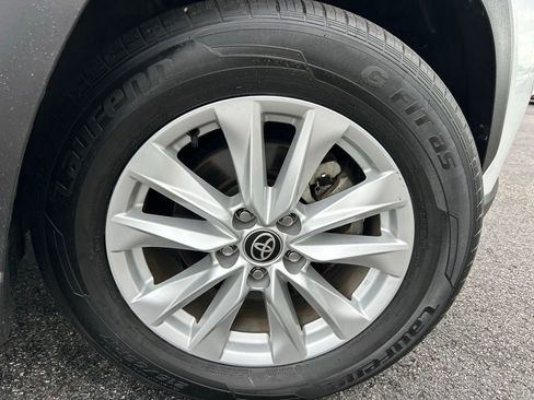 Used 2022 Toyota Corolla Cross LE FWD image 27