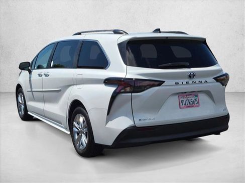 Used 2025 Toyota Sienna XLE w/ XLE Plus Package AWD/4WD image 8