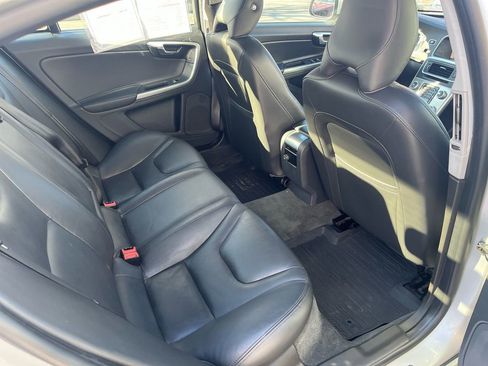 Used 2018 Volvo S60 T5 Inscription image 22