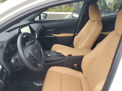 Used 2025 Lexus UX 300h FWD w/ Accessory Package (Z1) image 15