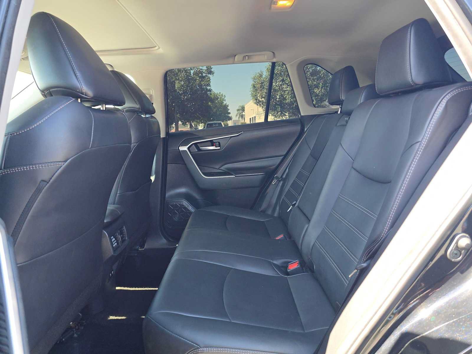 Used 2019 Toyota RAV4 XLE Premium w/ Carpet Mat Package FWD image 16