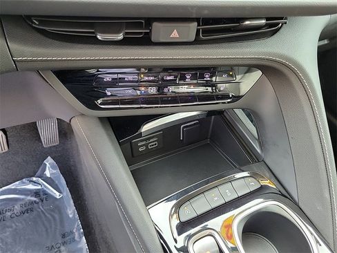 Used 2022 Buick Envision Essence w/ Technology Package I image 27
