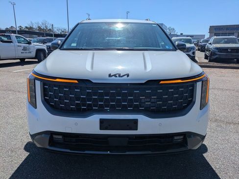 Used 2025 Kia Carnival SX w/ SX Dark Edition Package image 9