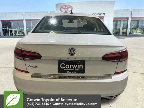Used 2022 Volkswagen Passat 2.0T SE FWD image 4