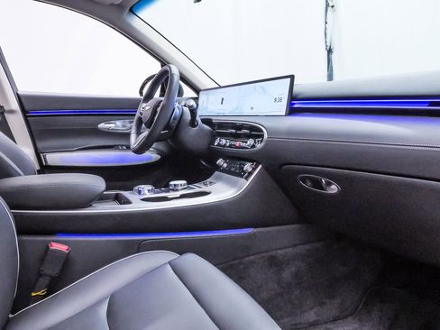 Certified 2026 Genesis GV70 2.5T Advanced image 13