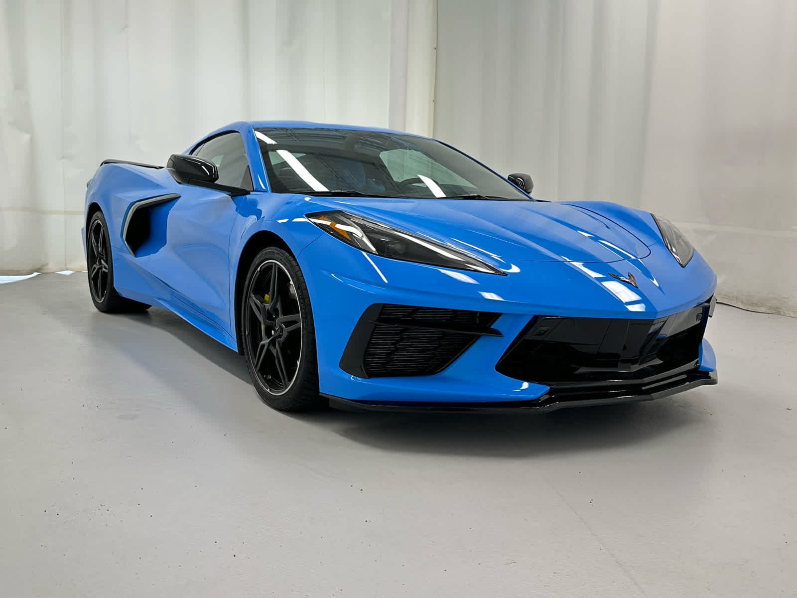 Used 2022 Chevrolet Corvette Stingray Premium Cpe w/ Z51 Performance Package RWD image 2