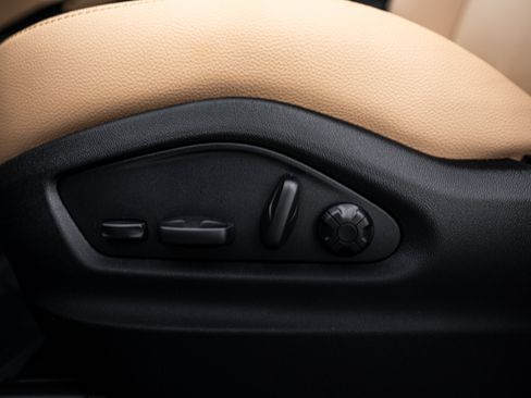Certified 2026 Porsche Cayenne AWD/4WD image 19