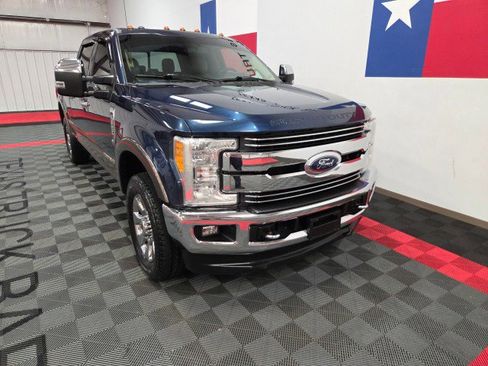 Used 2017 Ford F250 Lariat w/ Chrome Package image 16
