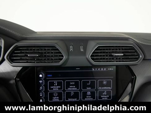 Used 2022 Lamborghini Urus AWD/4WD image 25