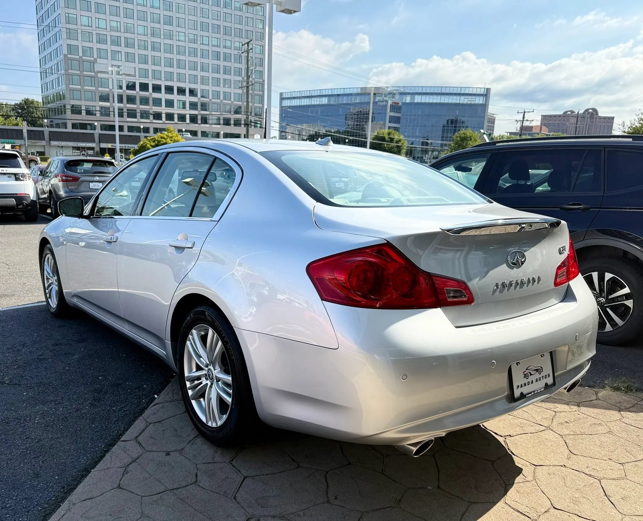 Used 2010 INFINITI G37 Journey w/ Premium Pkg RWD image 5
