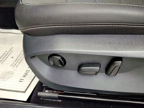 Used 2024 Volkswagen Taos SE image 11