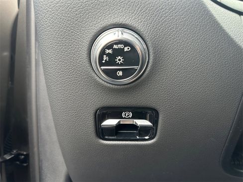 Used 2024 Mercedes-Benz GLC 300 4MATIC image 24