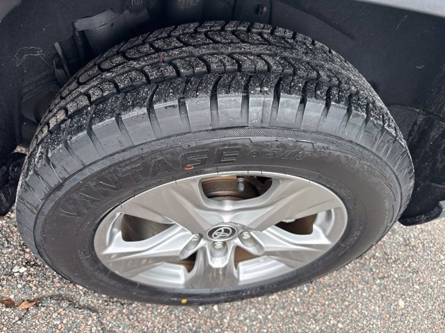 Used 2022 Toyota RAV4 XLE FWD image 9
