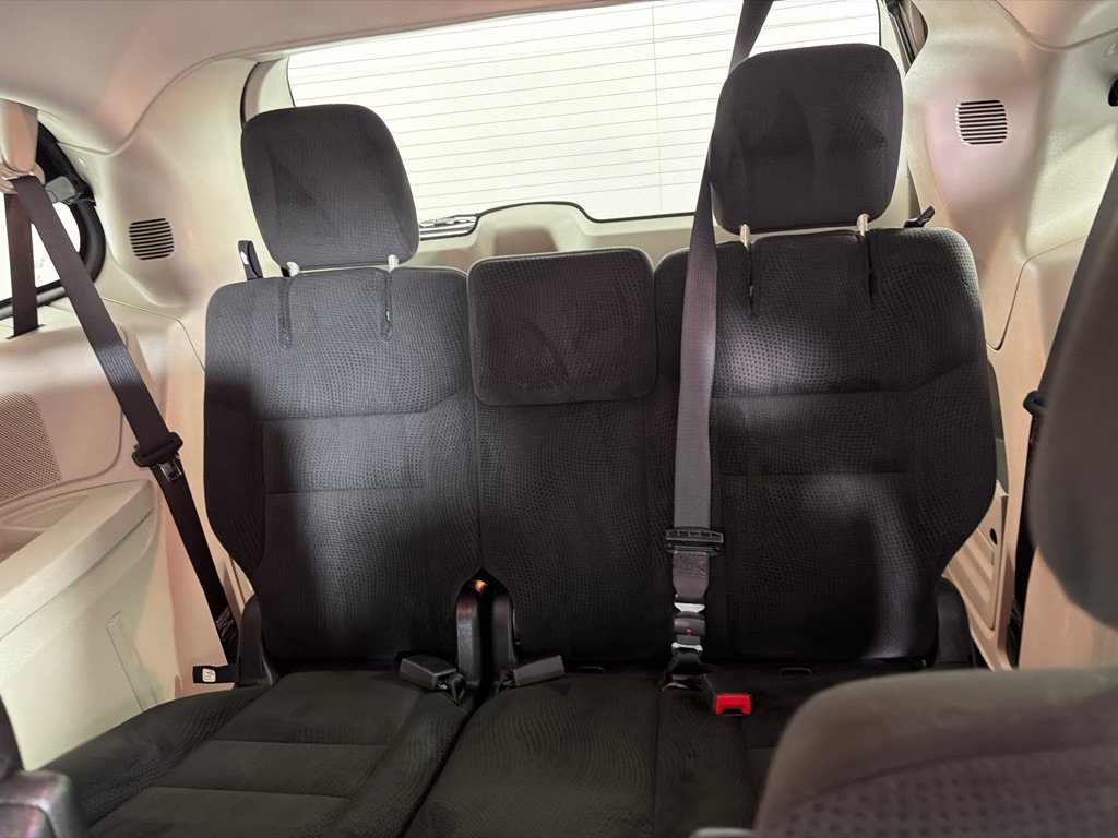 Used 2016 Dodge Grand Caravan SXT FWD image 18