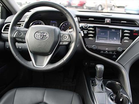 Used 2018 Toyota Camry SE w/ Moonroof Package FWD image 10