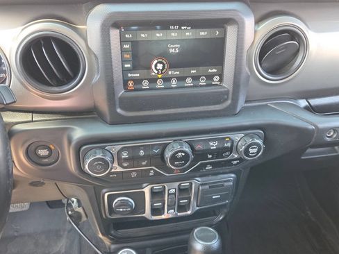 Used 2022 Jeep Gladiator Sport AWD/4WD image 19