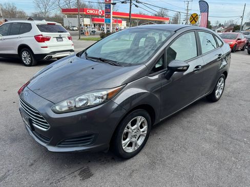 Used 2015 Ford Fiesta SE image 4