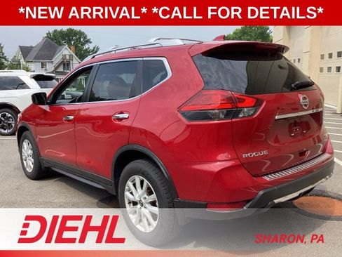 Used 2017 Nissan Rogue SV AWD/4WD image 5