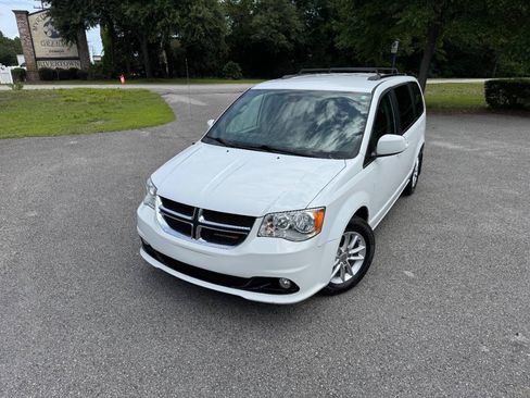 Used 2019 Dodge Grand Caravan SXT w/ Mopar Premium Addition Group FWD image 30