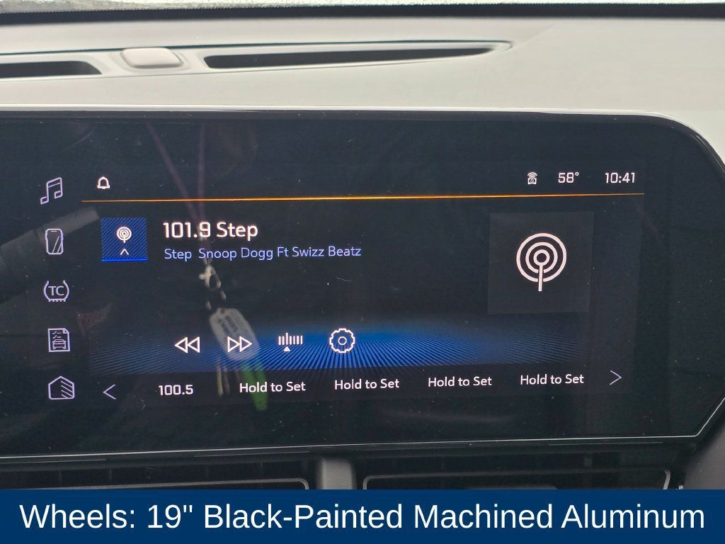 Used 2025 Chevrolet Trax RS w/ Sunroof Package FWD image 30
