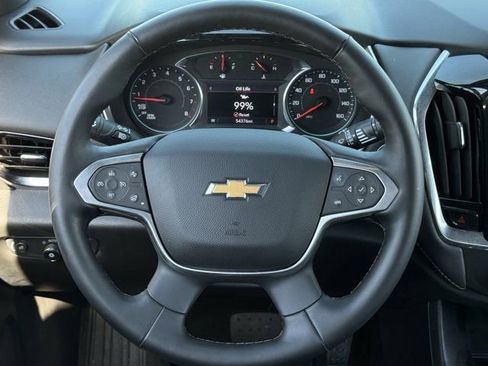 Used 2023 Chevrolet Traverse LT w/ Rear Camera Mirror Package FWD image 13