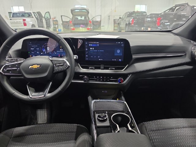 Used 2026 Chevrolet Equinox LT AWD/4WD image 4
