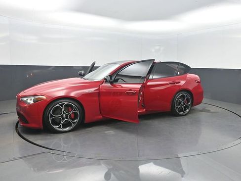 Used 2023 Alfa Romeo Giulia Veloce image 36