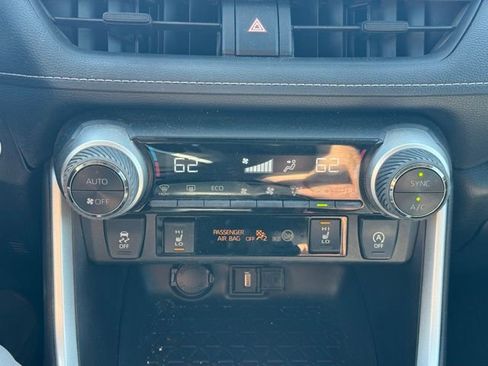 Used 2020 Toyota RAV4 XLE w/ Convenience Package FWD image 23