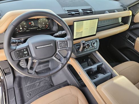 Used 2025 Land Rover Defender 90 X-Dynamic SE image 26