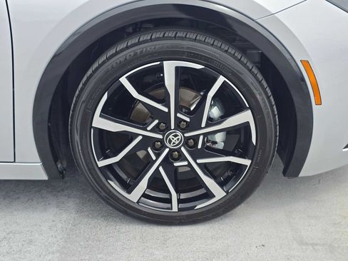 Certified 2026 Toyota Prius Plug-In Hybrid FWD image 9