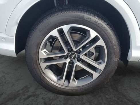 Used 2025 Audi Q5 Premium w/ Convenience Package image 6