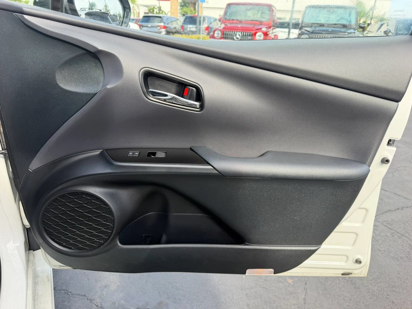 Used 2020 Toyota Prius Prime XLE FWD image 18