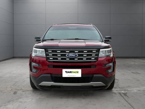 Used 2017 Ford Explorer XLT w/ Equipment Group 202A AWD/4WD image 2