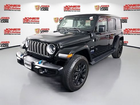 Used 2024 Jeep Wrangler Unlimited Sahara w/ Safety Group image 11