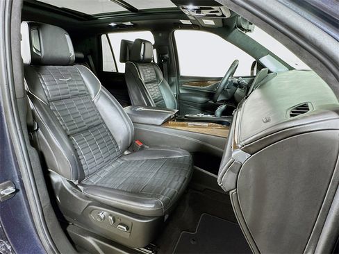 Used 2023 Cadillac Escalade Sport Platinum w/ LPO, ONYX Package image 30