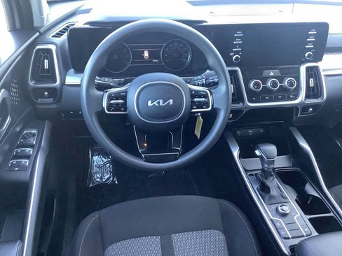Used 2022 Kia Sorento LX AWD/4WD image 10