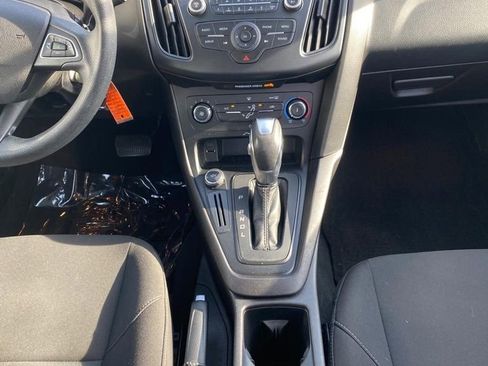 Used 2015 Ford Focus SE FWD image 19