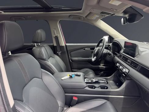Certified 2025 Honda Pilot Touring image 15