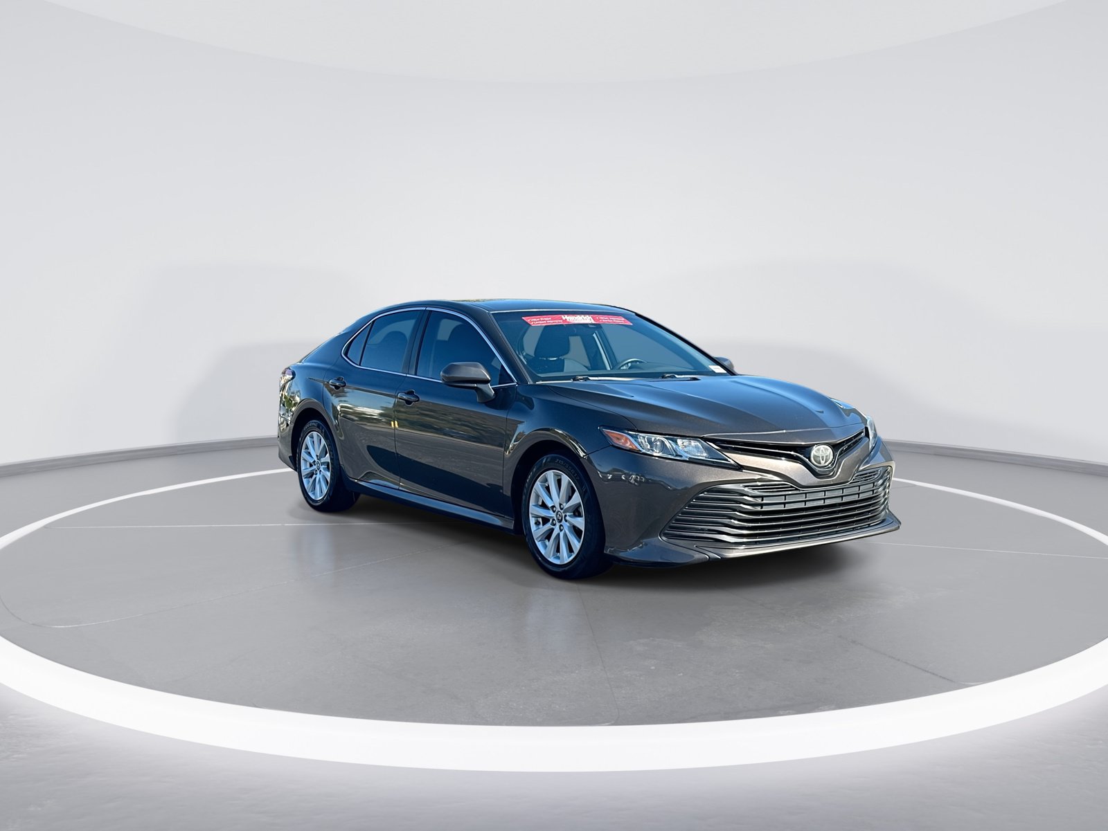 Used 2018 Toyota Camry LE FWD image 2