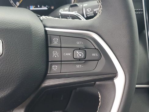 Used 2024 Jeep Grand Cherokee Altitude AWD/4WD image 15