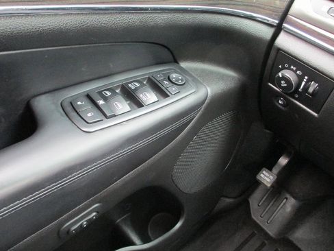 Used 2018 Jeep Grand Cherokee Overland image 24