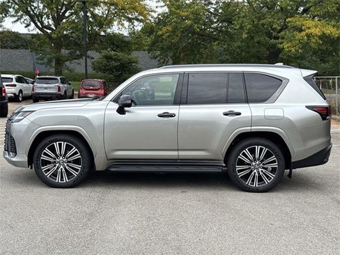 New 2025 Lexus LX 600 4WD w/ Luxury Package image 8