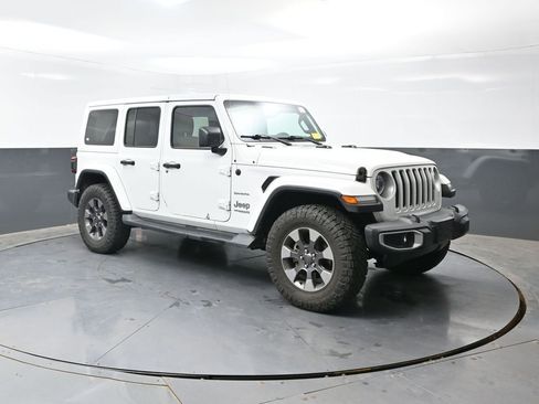 Used 2018 Jeep Wrangler Unlimited Sahara AWD/4WD image 3