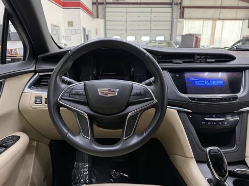 Used 2018 Cadillac XT5 FWD image 21