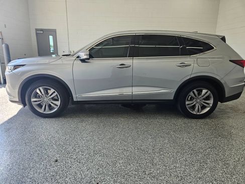 Used 2023 Acura MDX SH-AWD image 2