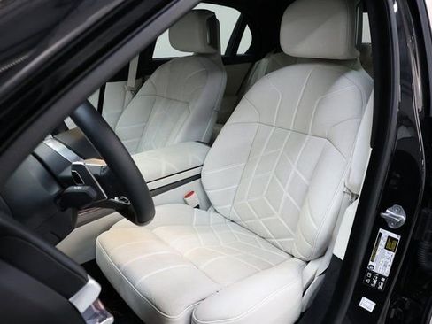 Used 2024 BMW 760i xDrive w/ Executive Package image 77