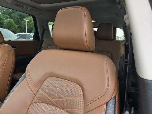 Used 2022 Nissan Pathfinder Platinum w/ Cargo Package AWD/4WD image 11