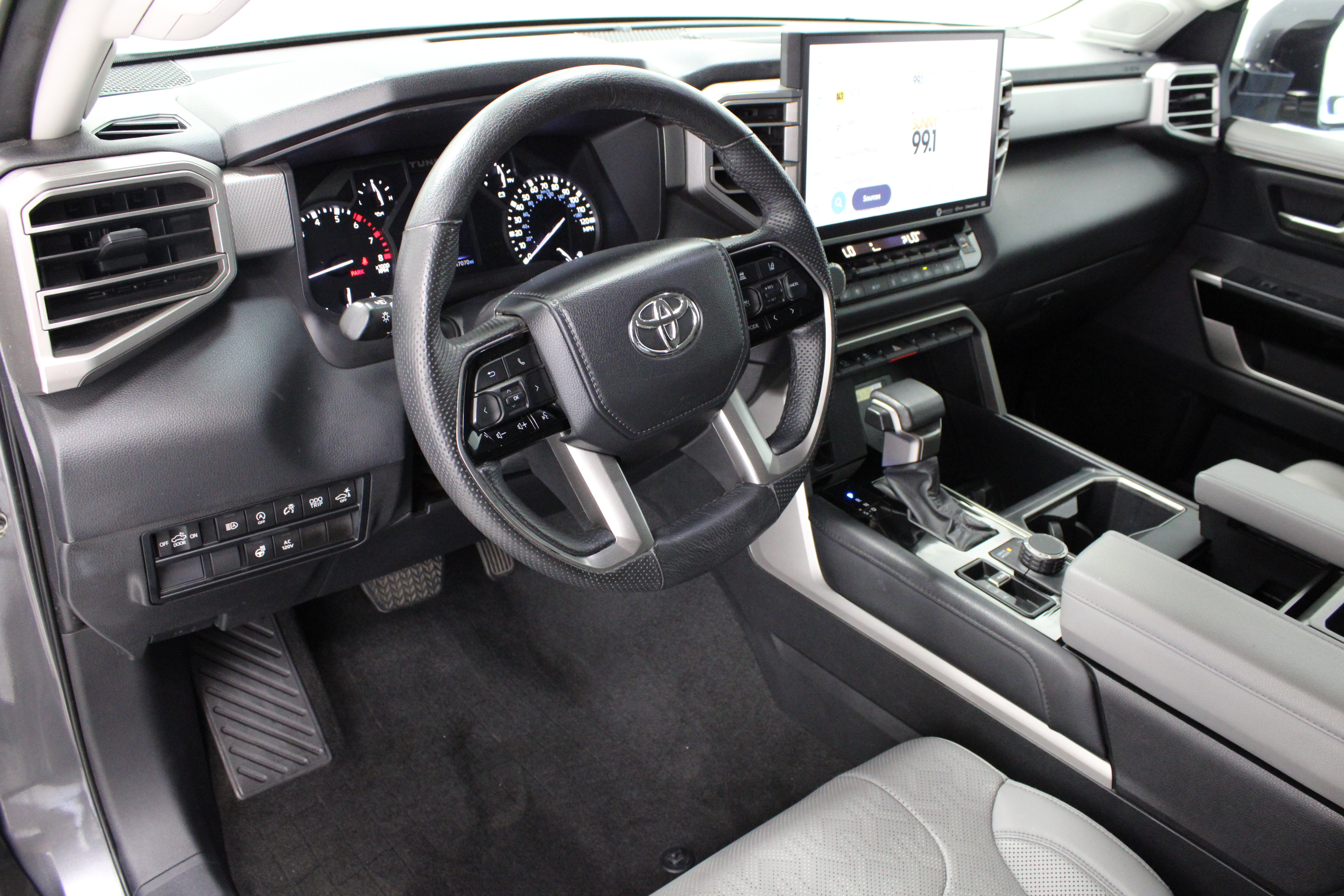 Used 2023 Toyota Tundra Limited AWD/4WD image 15